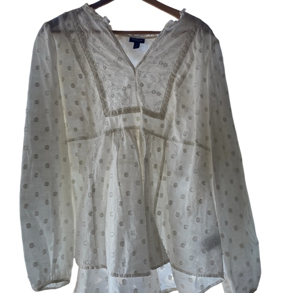 Torrid Clip Dot Mixed Eyelet Yoke Detail Top Sz 2 - Picture 5 of 10